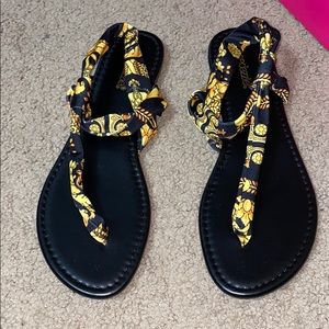 BNNW Flat Sandals Black and Flower size 9.5